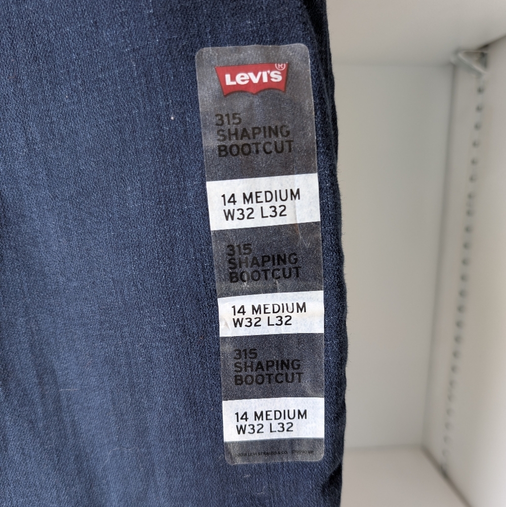 NWT Levi's Women's 315 Shaping Bootcut Jeans Dark Blue Size 14 Medium 32x32 - Picture 5 of 13